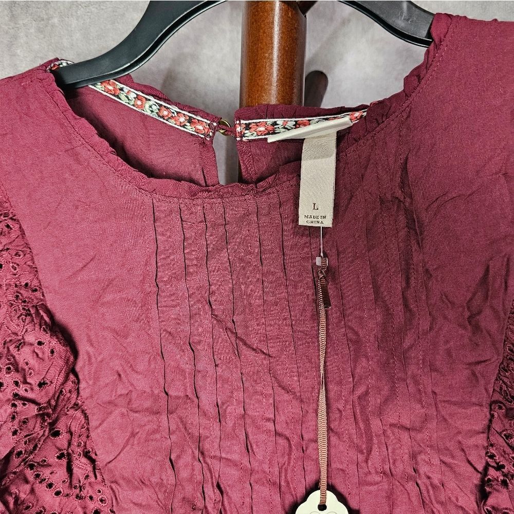 Women's Long Sleeves Eyelet Blouse Small‎ - Picture 2 of 5